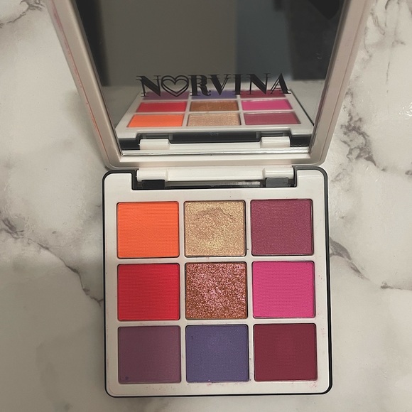 Anastasia Beverly Hills Norvina Mini Pro Pigment Palette - Picture 2 of 5